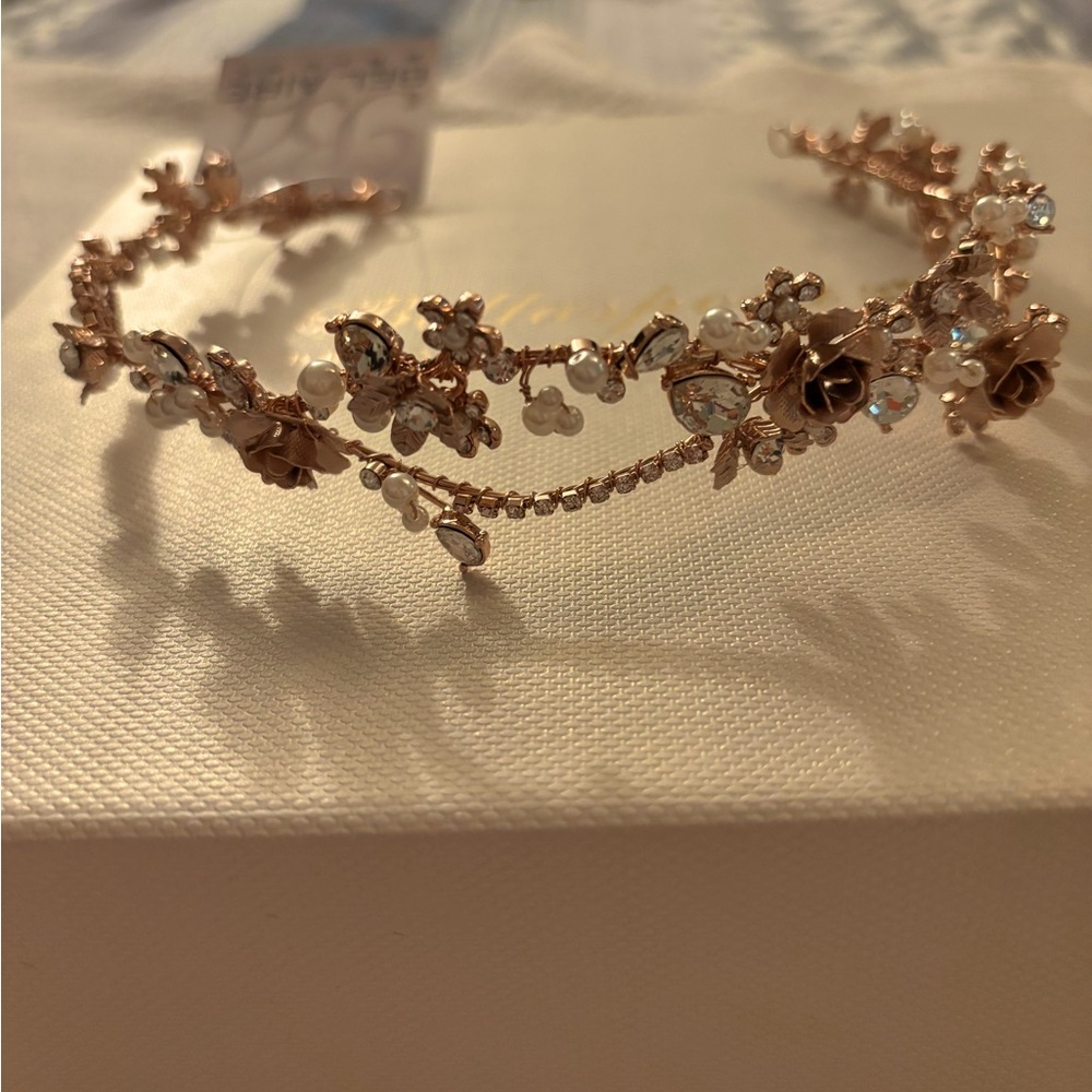 Designer Elegant Headpiece :Bel Aire